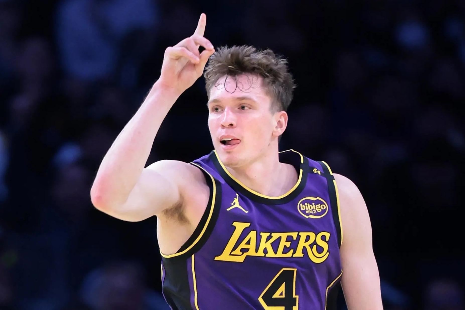 关于亚冠今晨走向成谜，洛杉矶湖人官宣签约，气氛紧张，身体对抗强度拉满的信息