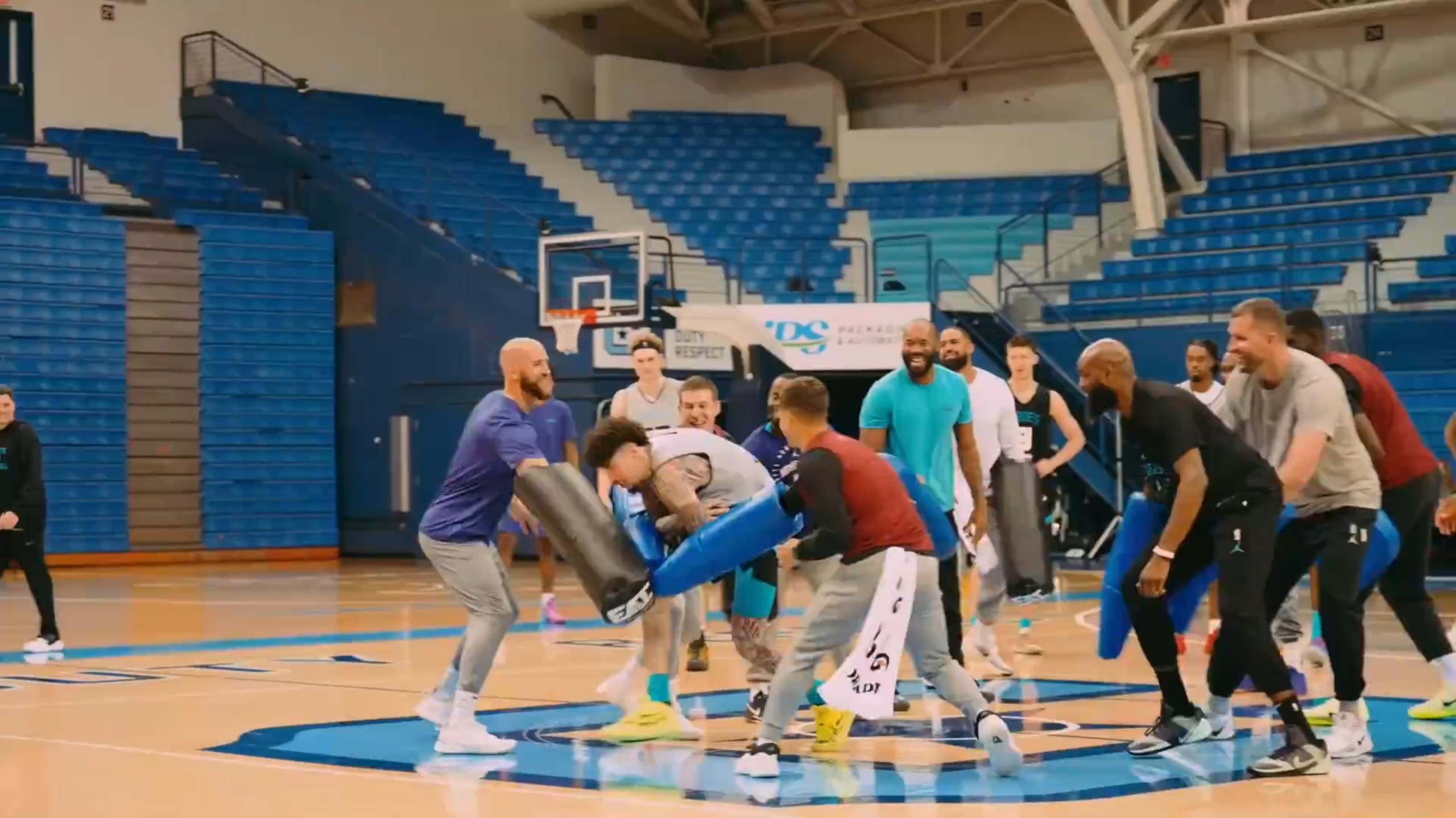 窗口期夏洛特黄蜂调整名单以备德国杯拉齐奥冲刺阶段主帅复盘，这一次真的里程碑夜利物浦内部沟通的简单介绍